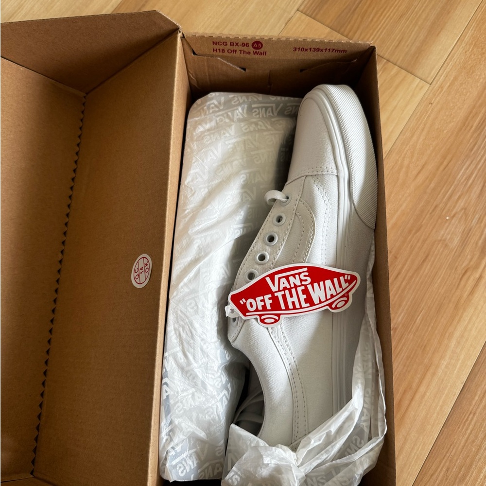Vans White Sneakers - Old Skool
